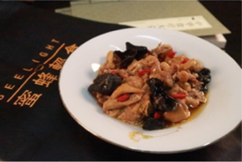 雲耳杞子蒸滑雞